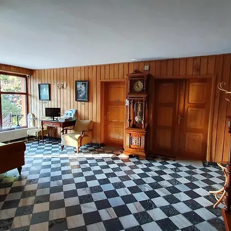 Goscinne Przy Kosciele Wang.