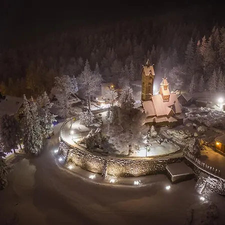 Goscinne Przy Kosciele Wang. Guest house