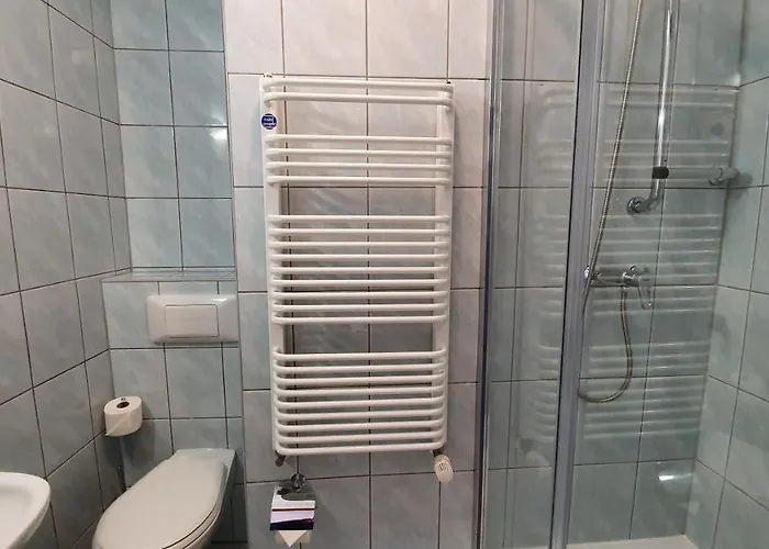 Goscinne Przy Kosciele Wang.