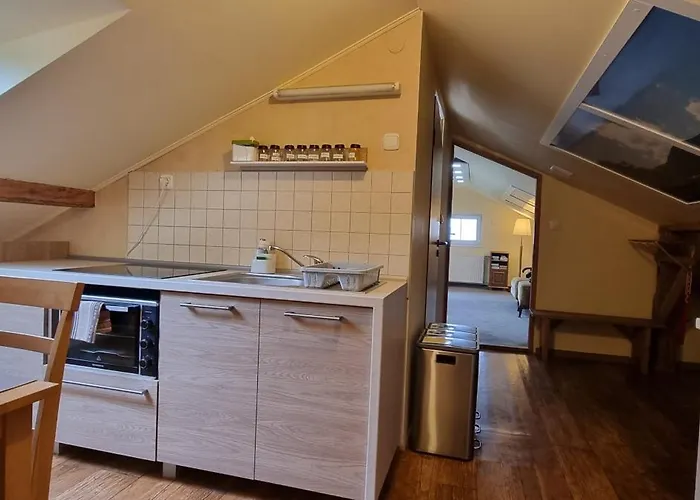 Goscinne Przy Kosciele Wang.